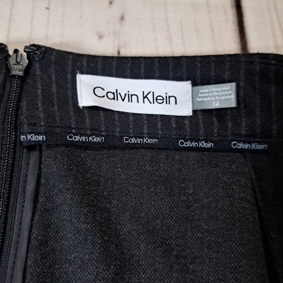 Calvin Klein Pinstripe Career Skirt Button Detail Size 14 - Picture 8 of 10